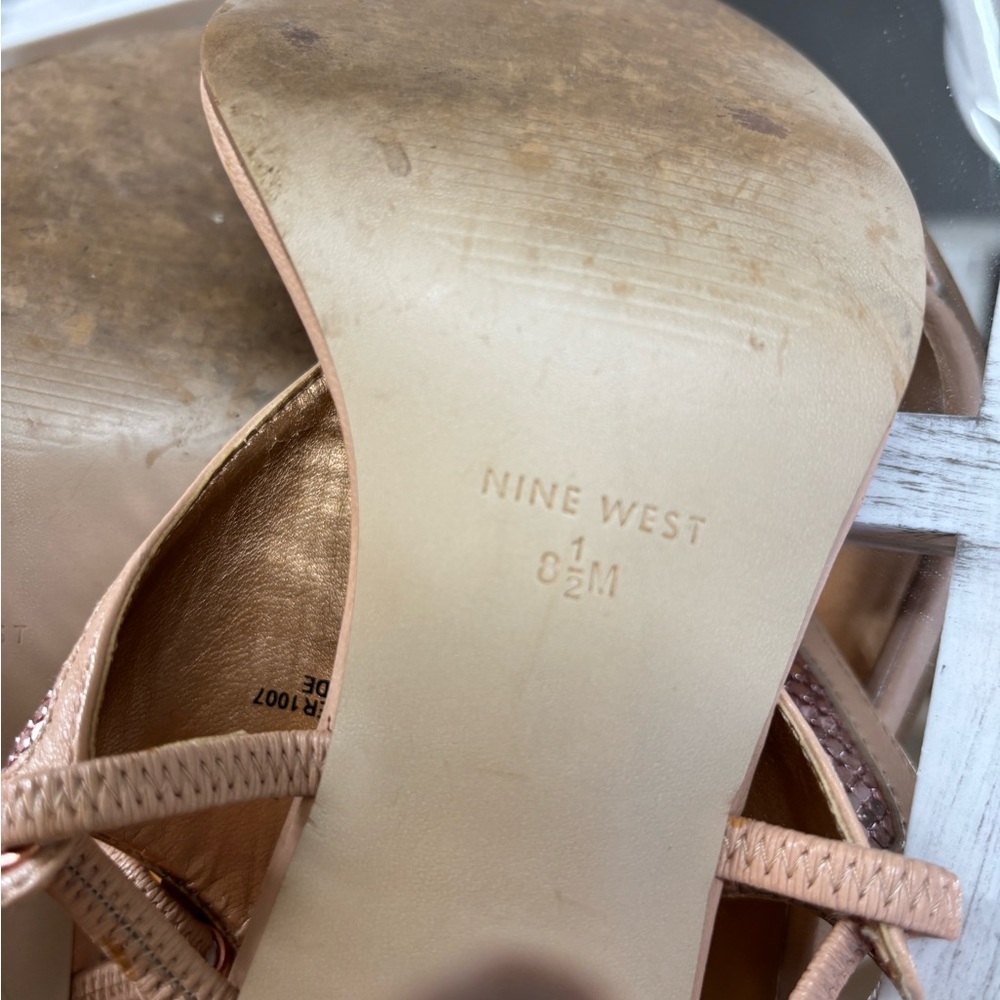 Nine West Tan Heels Elegant Design. Some signs of wear. - Picture 7 of 9